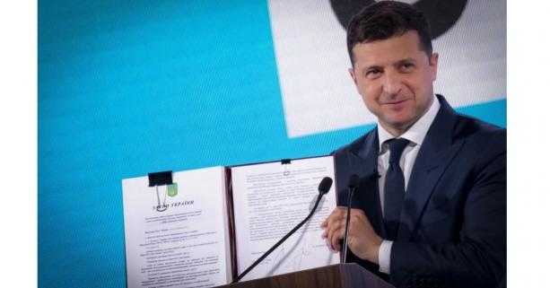 Президент підписав закон, який остаточно повертає громадам право розпоряджатися своїми землями