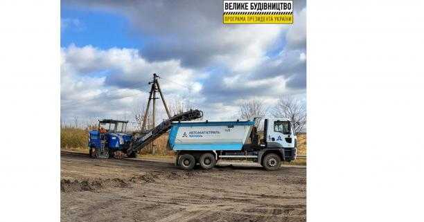 Дорожники розпочали облаштування кільцевої розв’язки у Жовкві