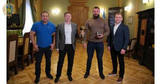 Максим Козицький привітав Павла Кордіяку з перемогою на світових Іграх стронгменів