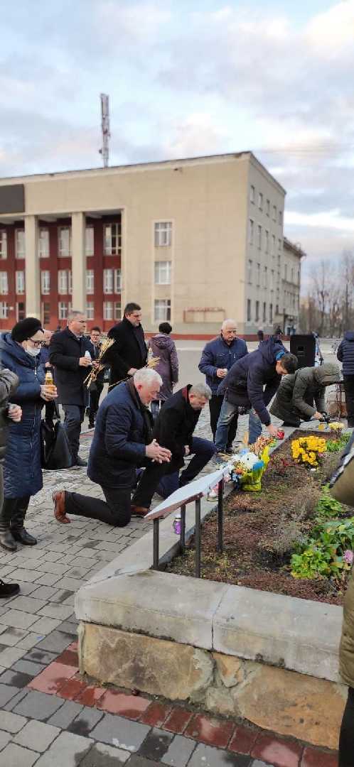 Червоноградщина вшанувала пам'ять жертв Голодомору в Україні 