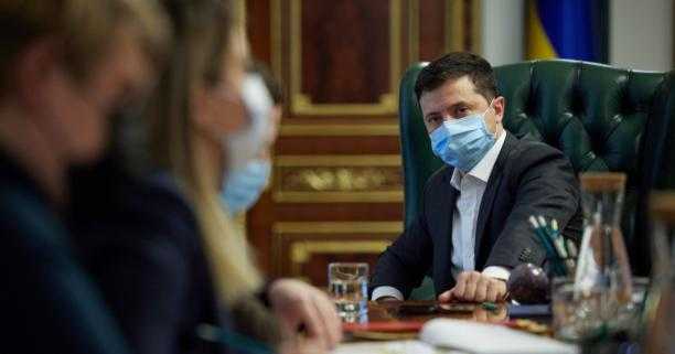 Покращення епідемічної ситуації в Україні та протидію новому штаму COVID-19 «Омікрон» обговорили на селекторній нараді у Президента
