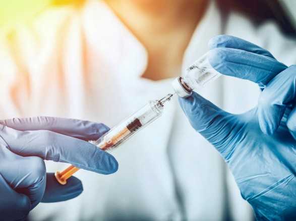 В Україні вводять бустерну дозу вакцини проти COVID-19 для всіх вакцинованих