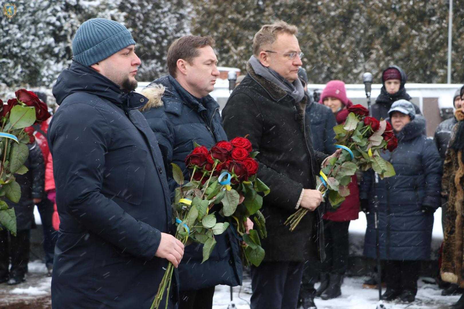 У День Соборності України на Личаківському кладовищі вшанували пам'ять Героїв