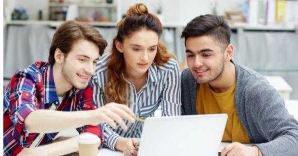 Стипендії, конкурси, молодіжні ініціативи – у центрі zoom-зустрічі директора департаменту освіти зі студентами