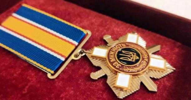 Президент України відзначив 18 українських захисників державними нагородами