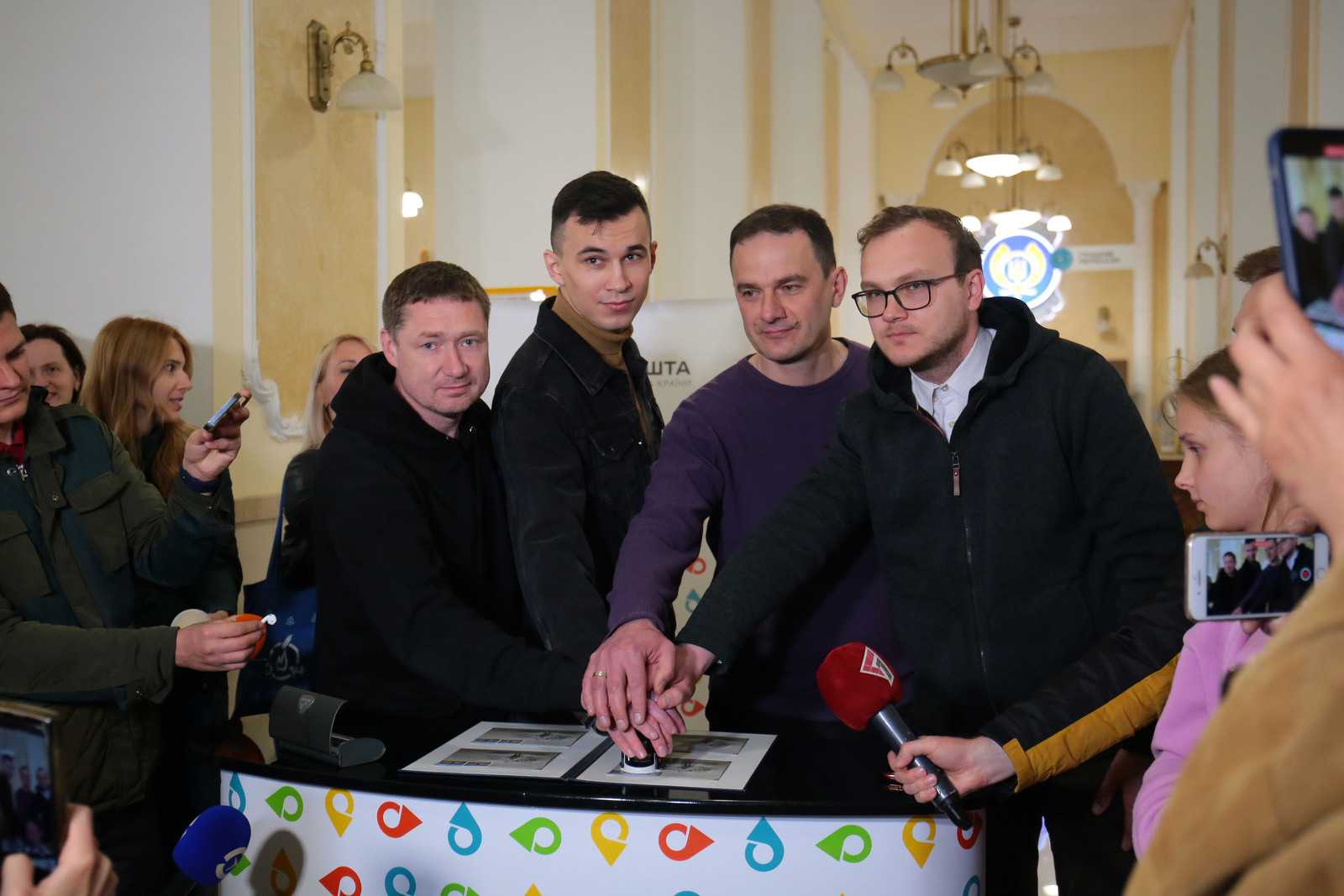 «Русскій воєнний корабль… ВСЬО!» – нову марку урочисто погасили у Львові