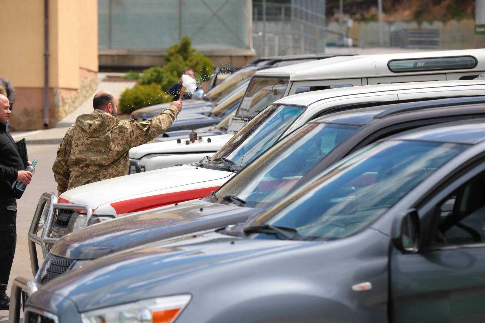 Другу партію позашляховиків передали лісівники Польщі для ЗСУ