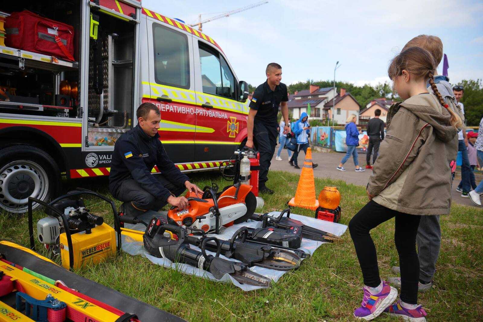 До Міжнародного дня захисту дітей у Львові організували спортивне свято та зустріч з легендарним псом Патроном