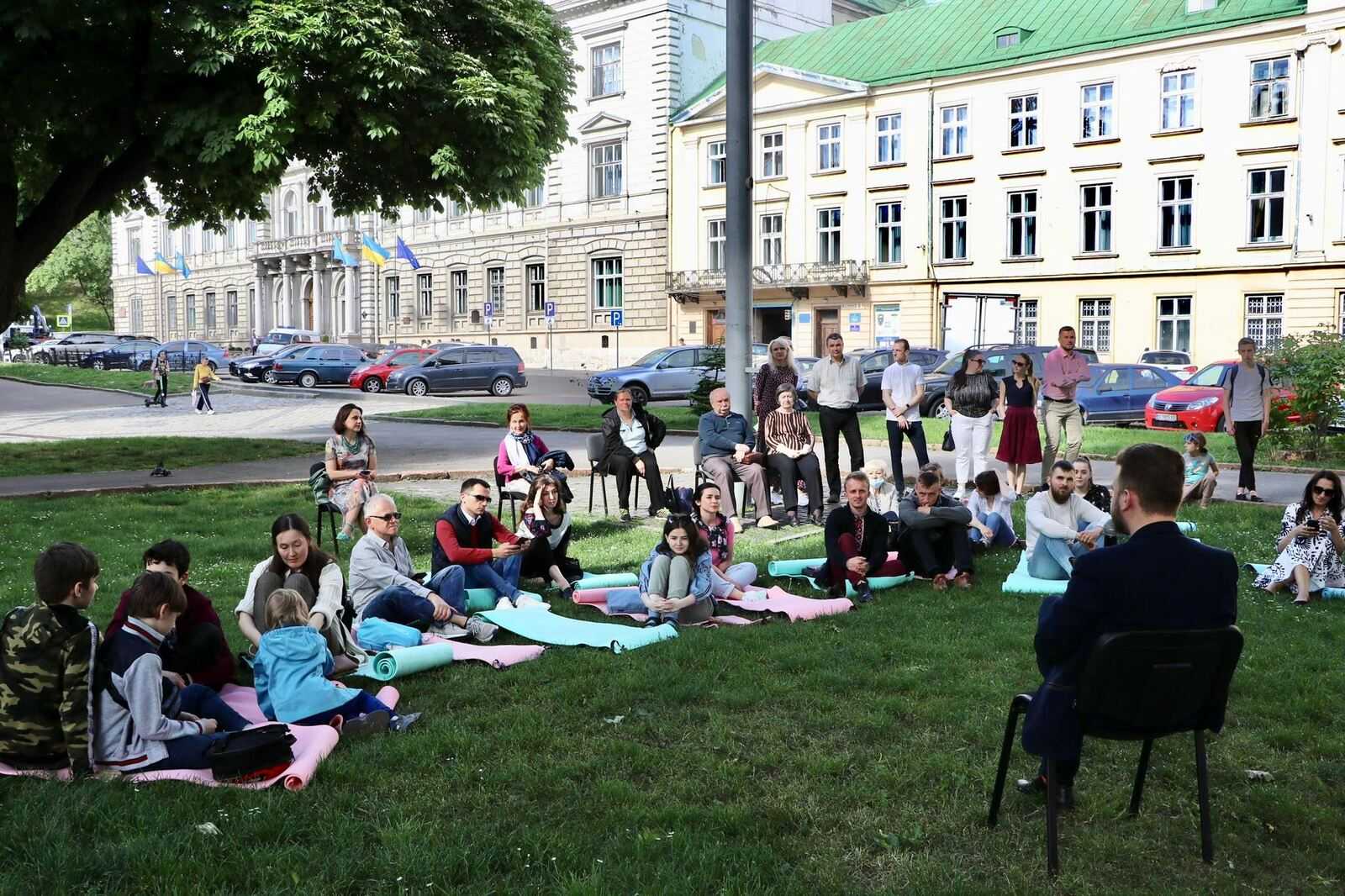 Біля Львівської ОВА відбулася лекція просто неба про культурний код українців та московитів