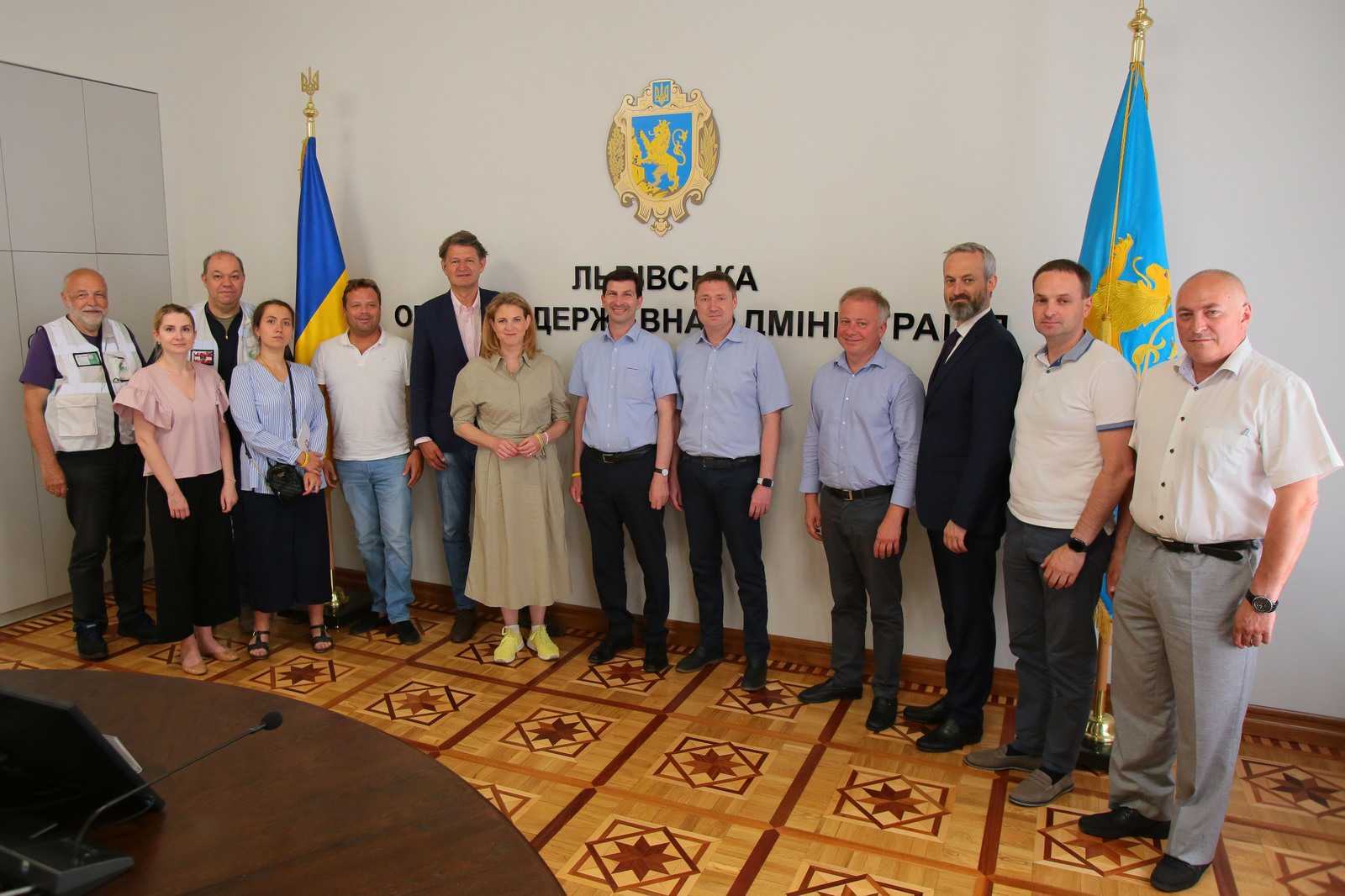 Австрійці надіслали на Львівщину медичний вантаж і планують допомагати надалі