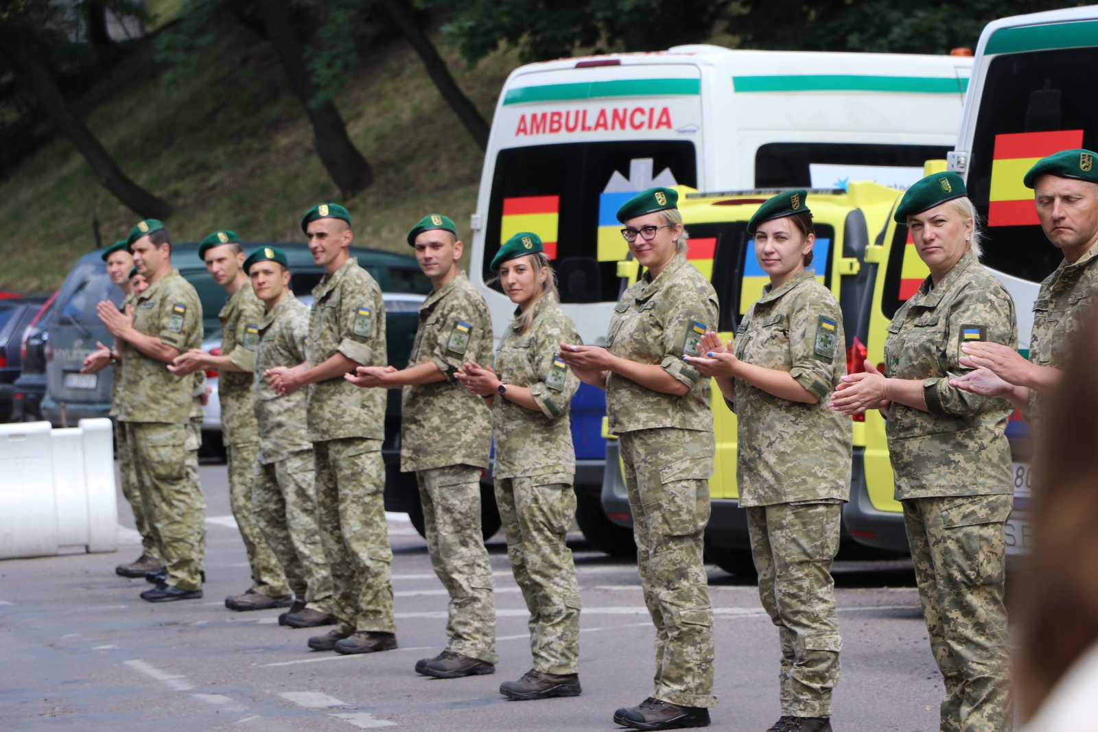 Іспанські благодійники передали 23 автомобілі для українських прикордонників