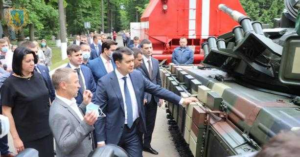 Львівський бронетанковий завод від початку року передав у зону ООС 12 одиниць бронетехніки
