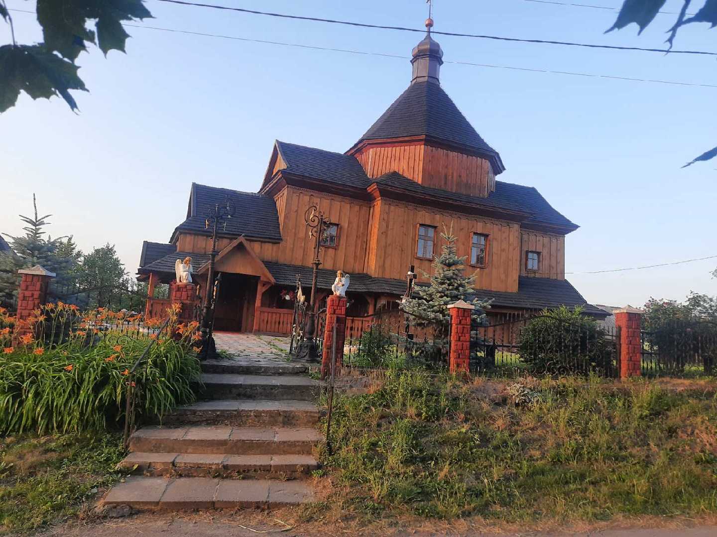 Село Фусів, Сокальської громади, Червоноградського району  – Церква Св.Івана Богослова (дерев’яна, національного значення, охоронний номер 497/1)