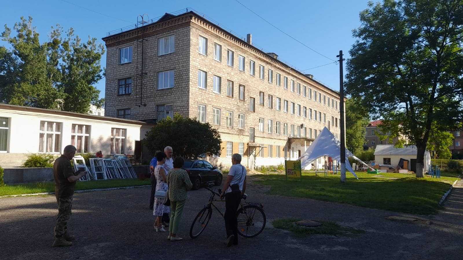 Очільник району Андрій Дяченко оглянув хід виконання ремонтних робіт, де будуть проживати внутрішньо переміщені особи