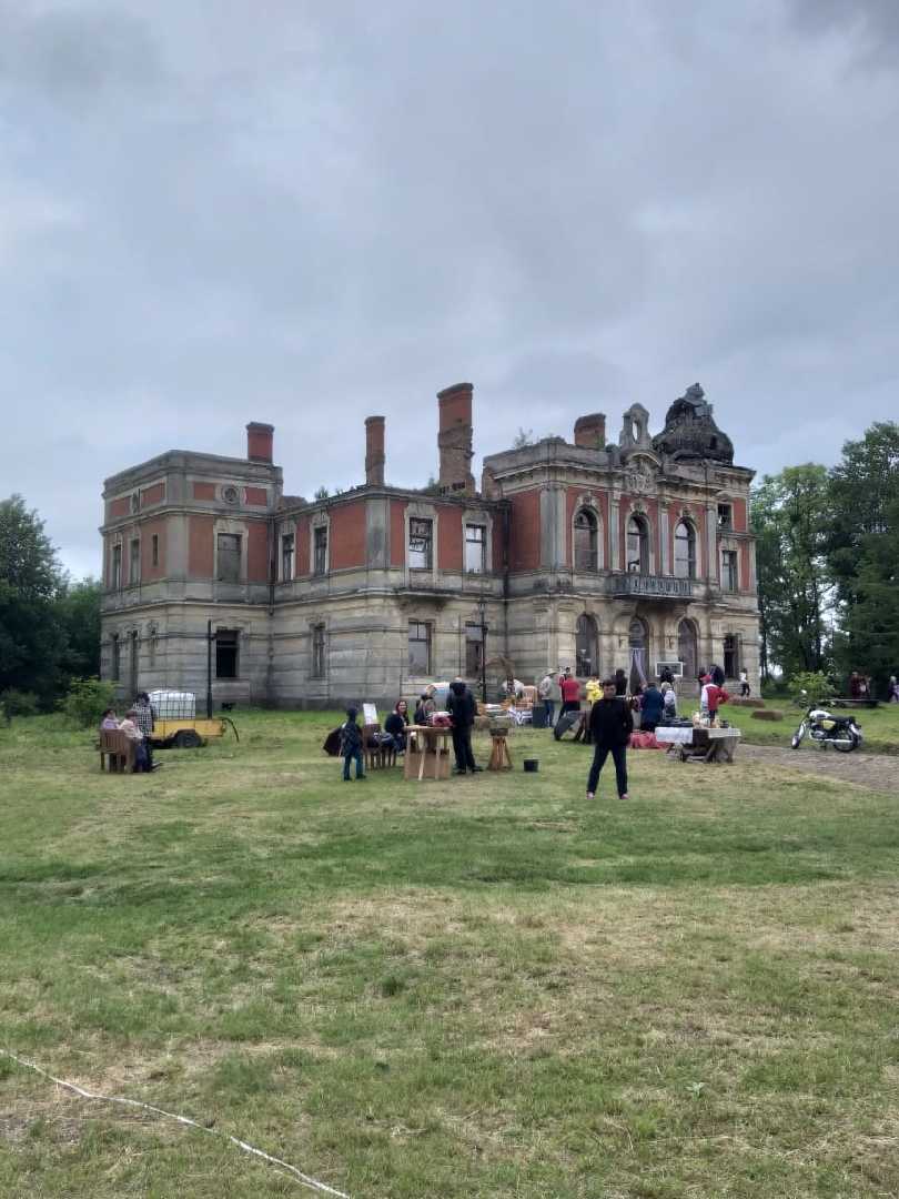 Туристичний сезон у Тартаківському палаці відкрито