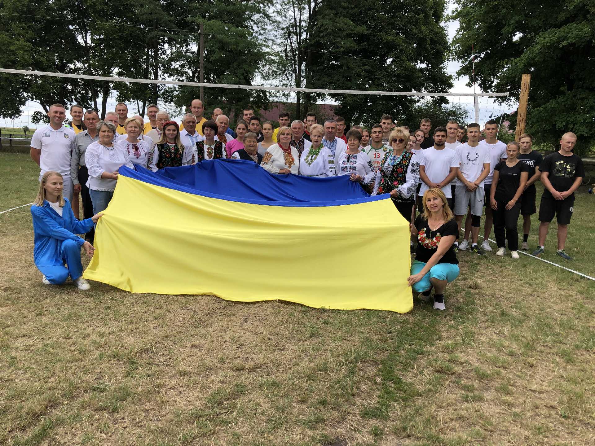 Під час благодійного ярмарку на Червоноградщині зібрали понад 20 тисяч гривень захисникам