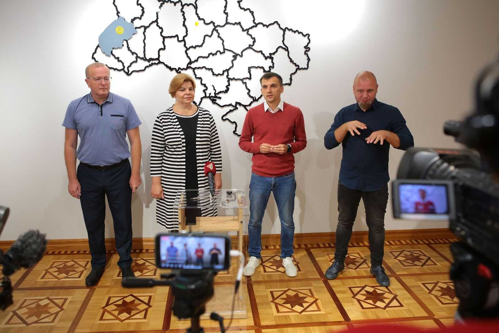 Школярів зі всієї країни запрошують навчатися в Українській дистанцій школі, яку започаткували на Львівщині