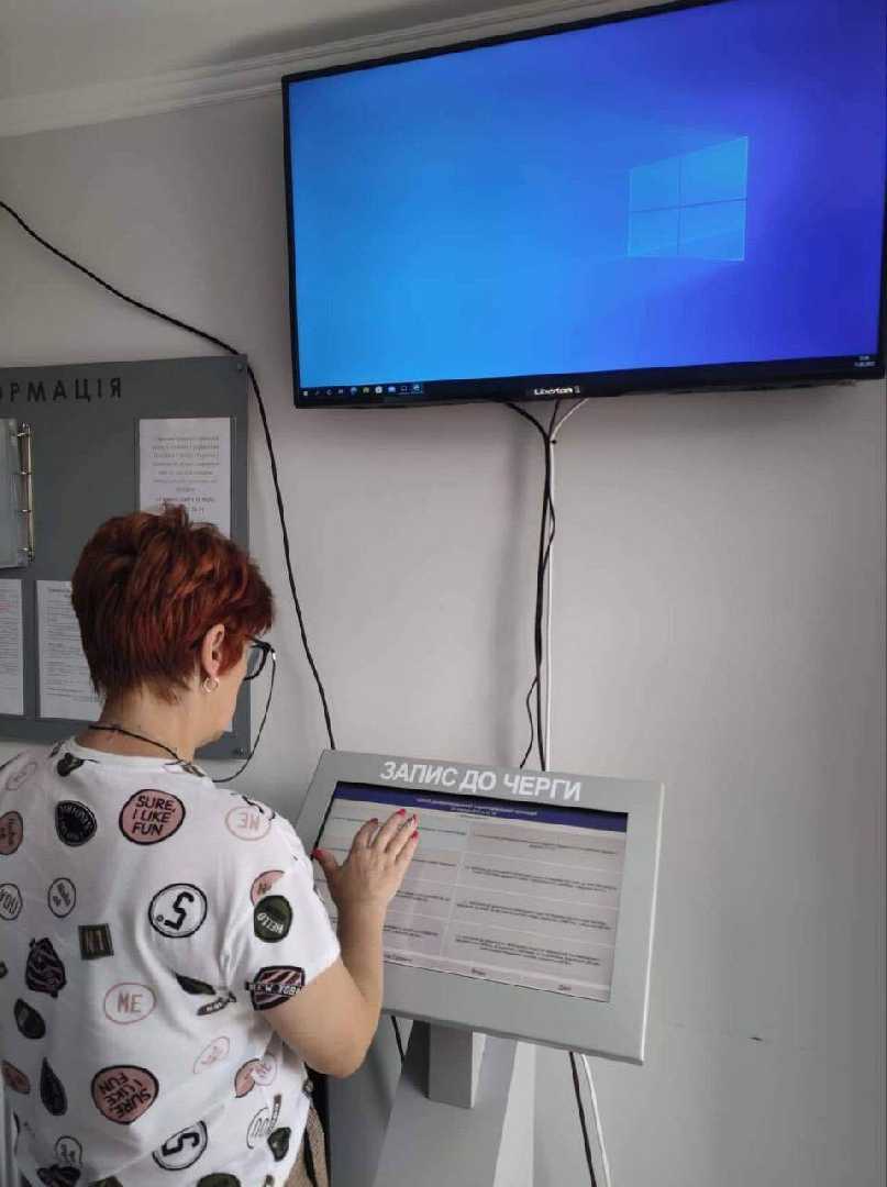 У ЦНАПах Львівщини встановили електронні системи керування чергою