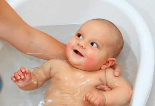 У Львівській обласній клінічній лікарні проводять гідрокінезотерапію – один з найефективніших методів фізичної реабілітації для немовлят