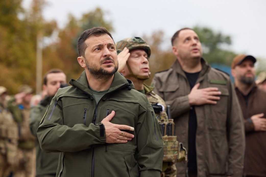 Президент взяв участь у церемонії підняття Державного прапора в деокупованому Ізюмі﻿