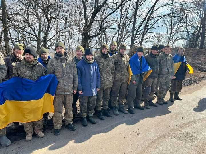 П'ятеро бійців з Червоноградщини повернулись додому з російського полону 