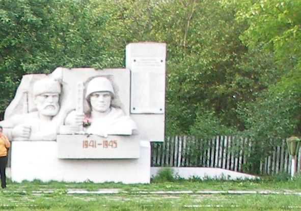 На Радехівщині демонтували пам'ятник часів радянської епохи