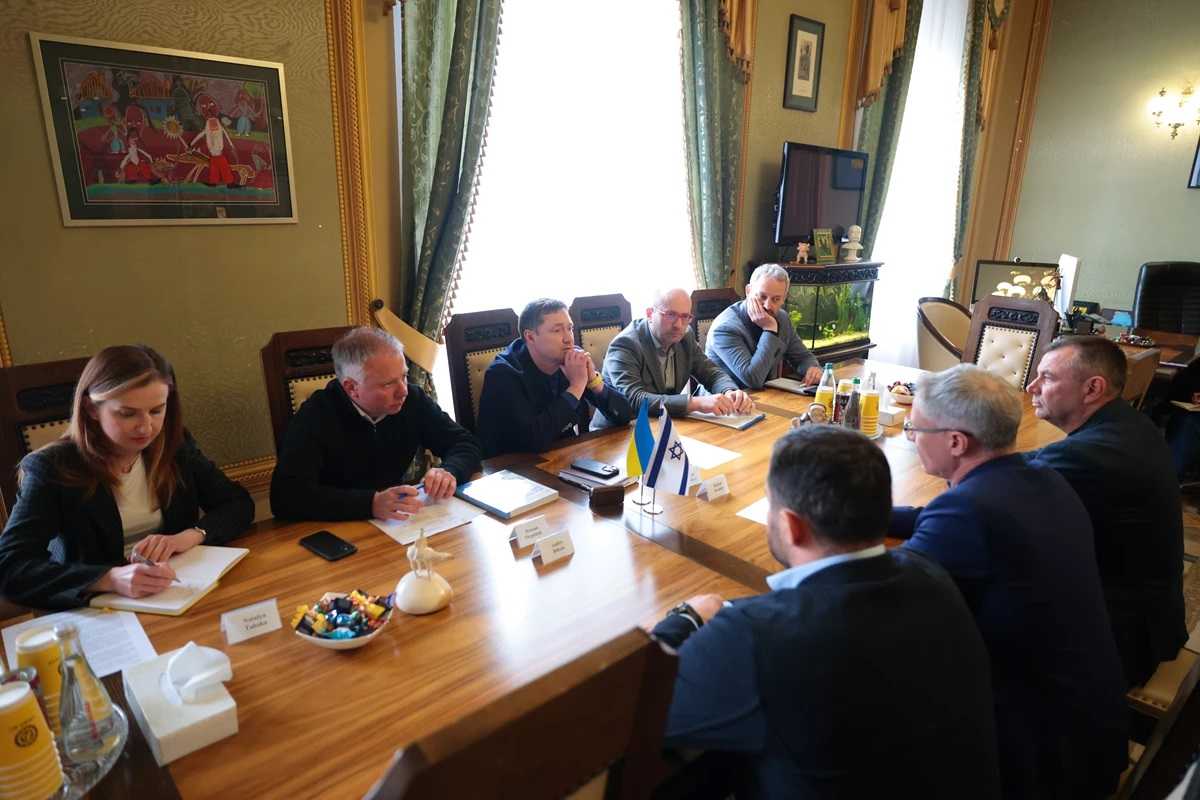 Підтримка медзакладів та обмін досвідом в сфері охорони здоров’я: очільник Львівщини зустрівся з Послом Ізраїлю в Україні