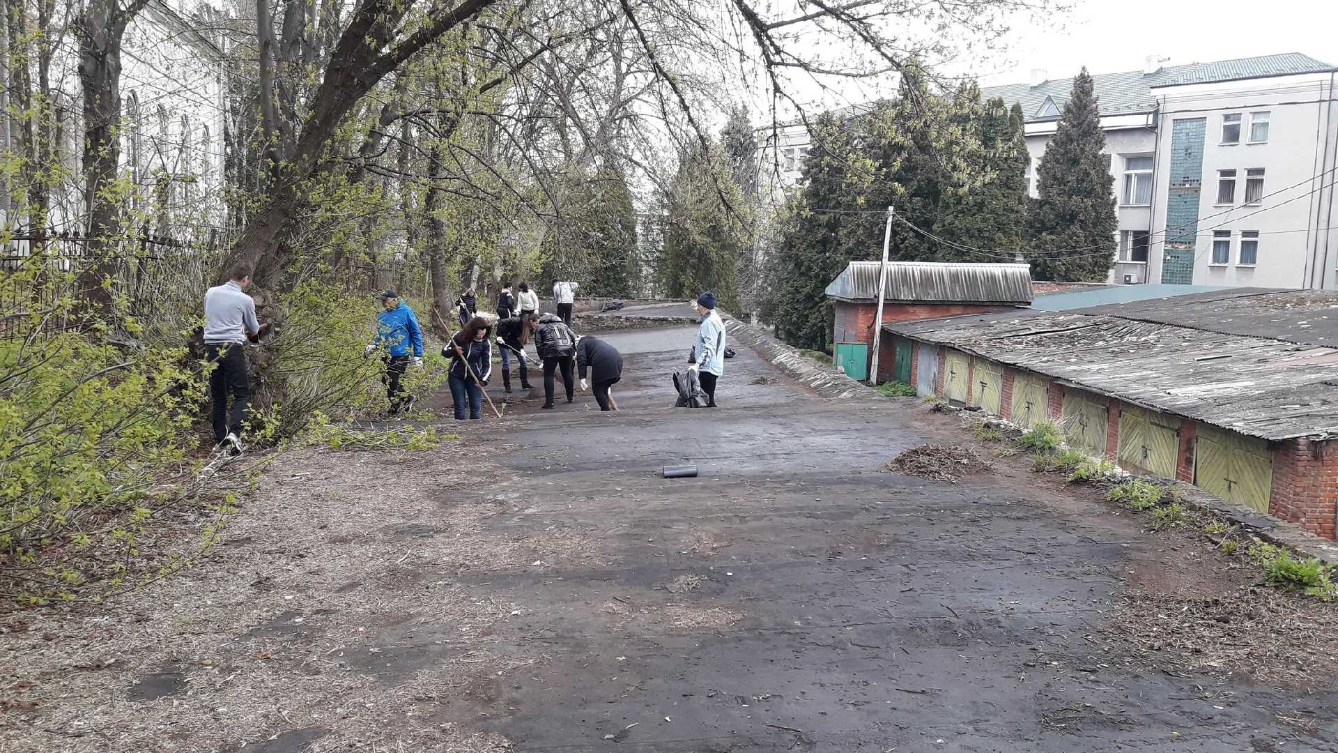 За ініціативи голови Червоноградської райдержадміністрації Андрія Дяченка відбулася весняна толока