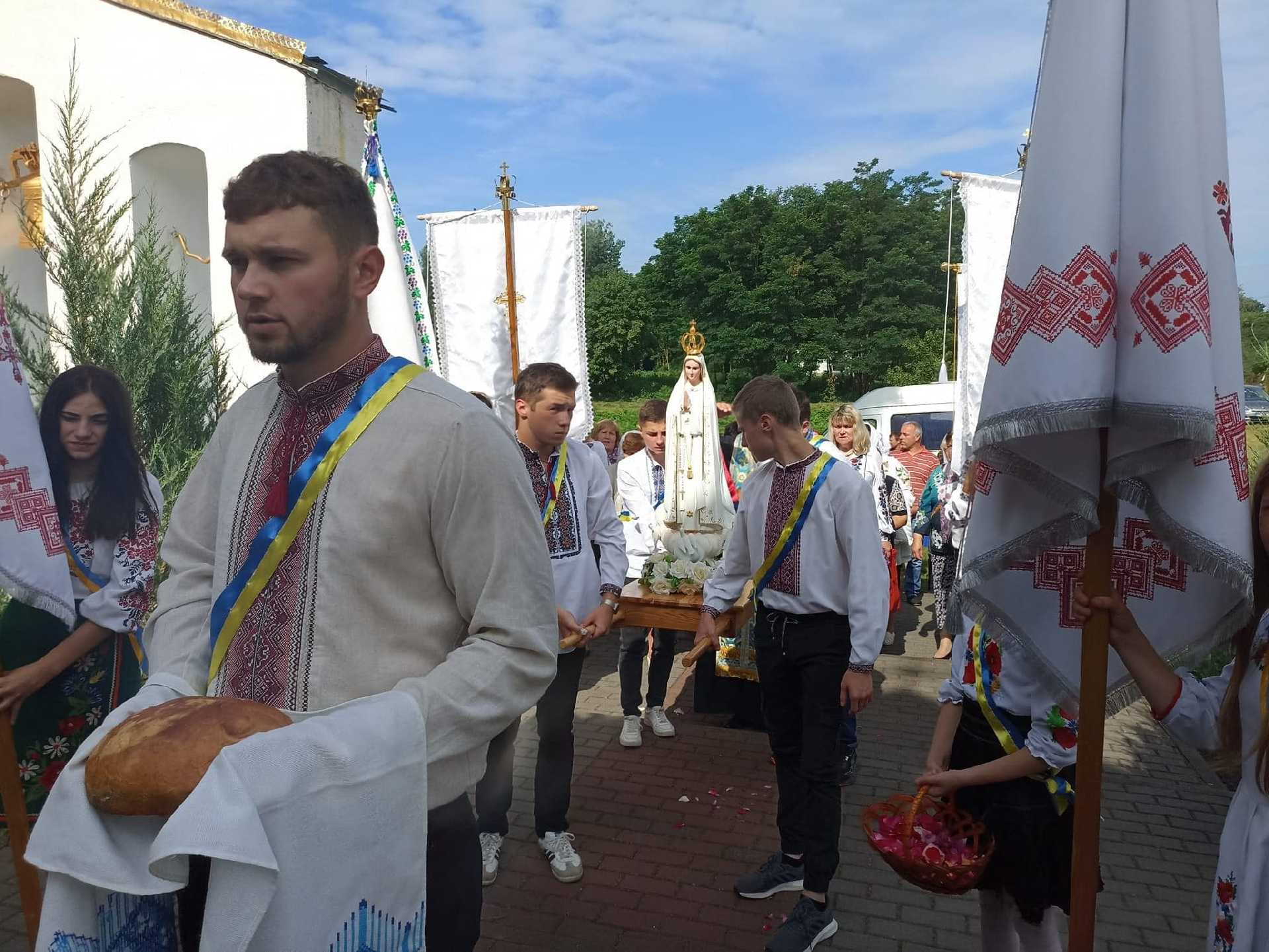 Статуя Діви Марії з Фатіми прибула в село Завидче Лопатинської громади