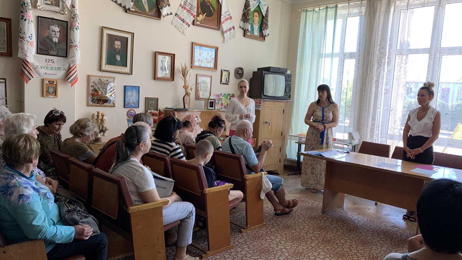 Зустріч фахівців Червоноградської філії ЛОЦЗ з вимушено переміщеними українцями
