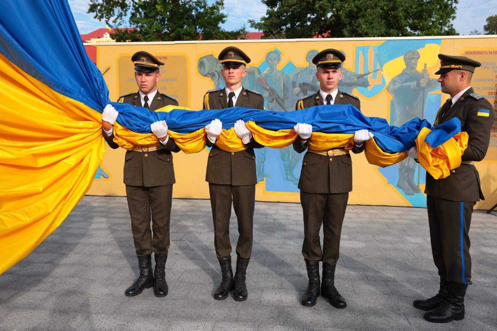 На найбільшому стяготримачі Львівщини замайорів Державний Прапор України 