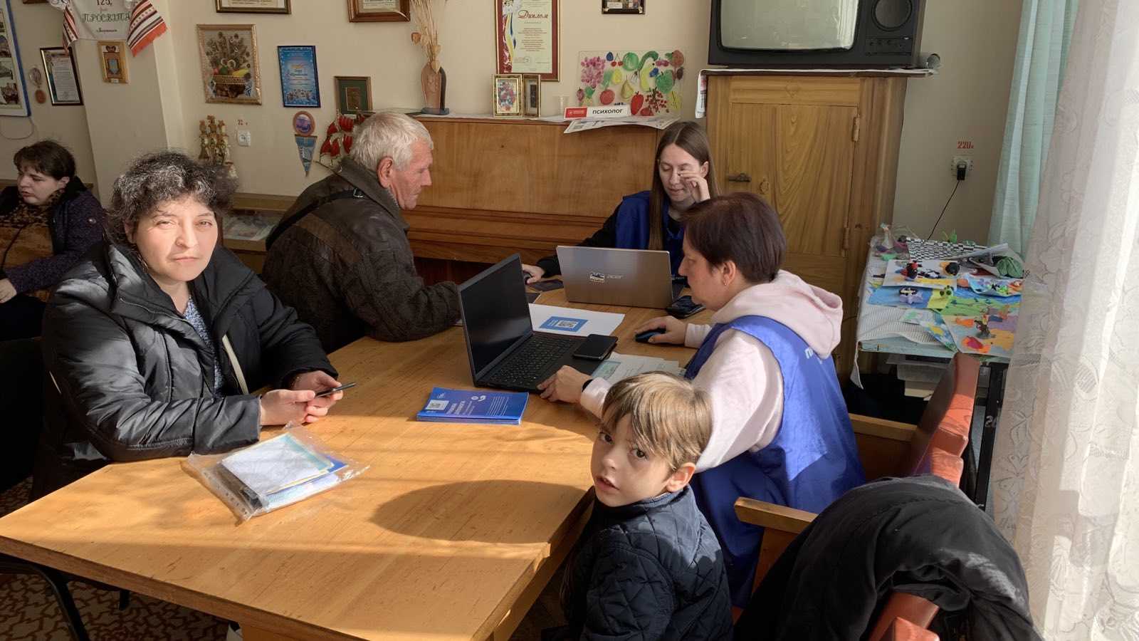 Консультативно-координаційний центр при Червоноградській РВА продовжує допомагати людям, які опинились у складних життєвих обставинах