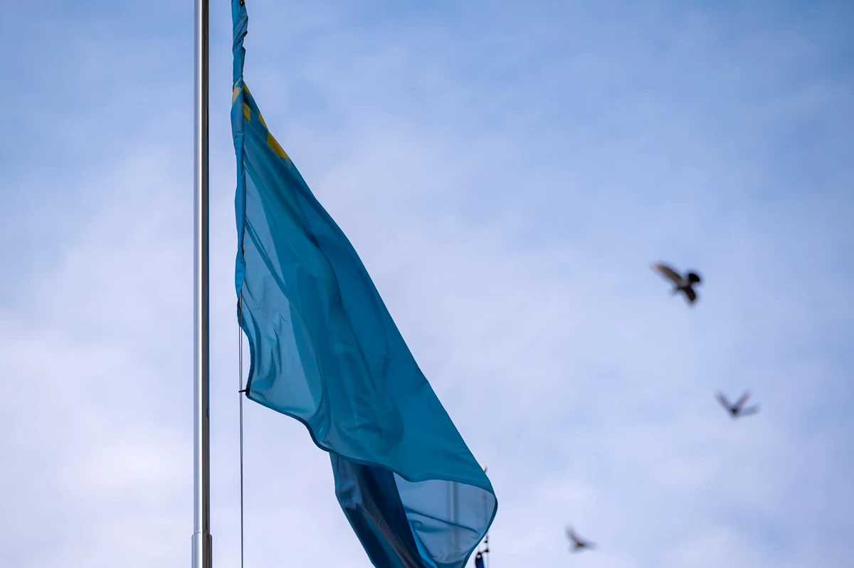 Перед Львівською ОВА підняли прапор кримськотатарського народу