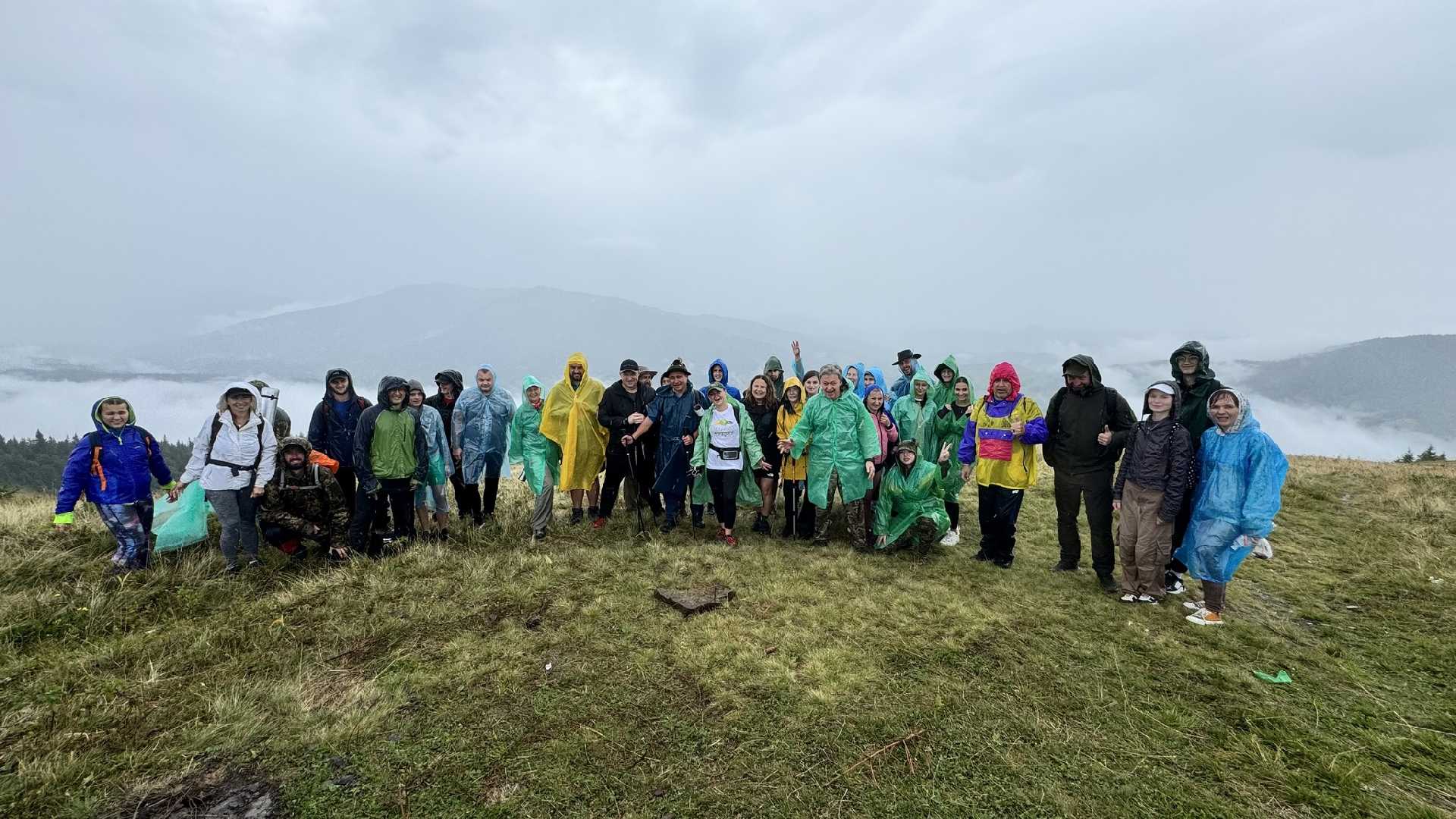 «Терапія мандрами»: військовослужбовці піднялись на гору Чорна Ріпа