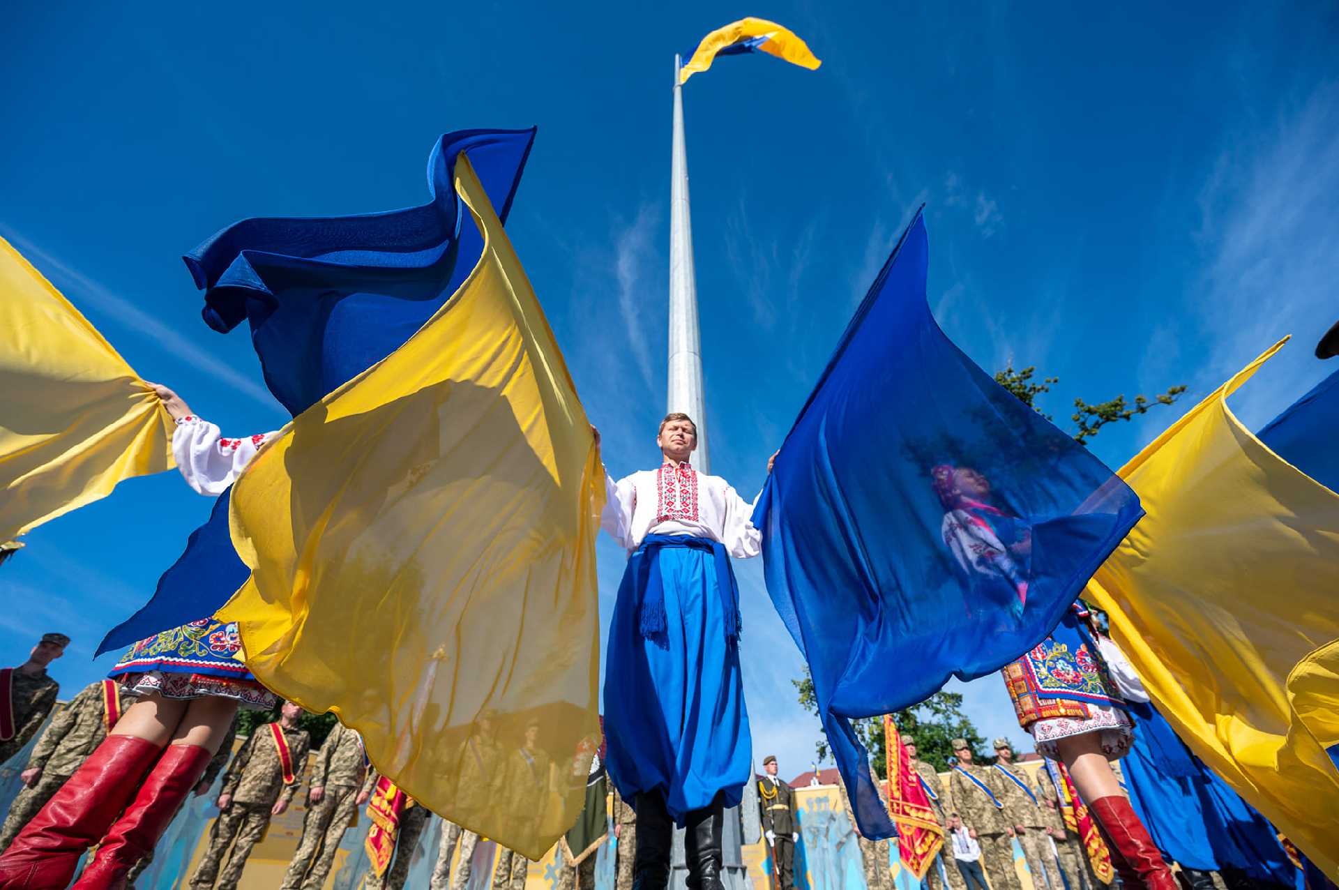 Послання для майбутніх поколінь: до Дня Державного Прапора на Львівщині заклали капсулу часу