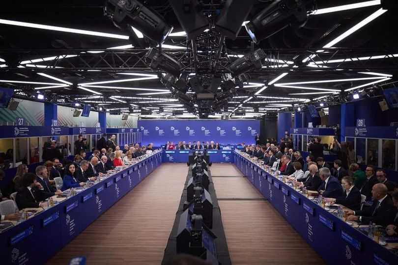 Напередодні Президент Володимир Зеленський прибув до Угорщини на Саміт Європейської політичної спільноти за участі лідерів 40 країн.