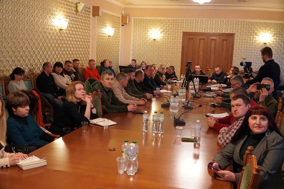 У Львівській ОВА відбулась зустріч з волонтерами щодо питаннь перетину кордону та реєстрації гуманітарного транспорту