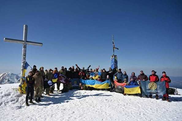 Сходження на протезах, освідчення в коханні та крокуси: якою була «Говерла 2025»