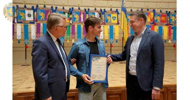 Максим Козицький привітав випускників шкіл, які набрали найбільшу кількість балів на ЗНО