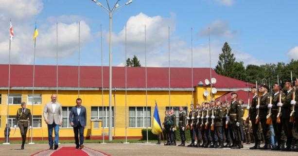 Прем’єр-міністри України та Грузії відвідали Міжнародний центр миротворчості та безпеки на Львівщині