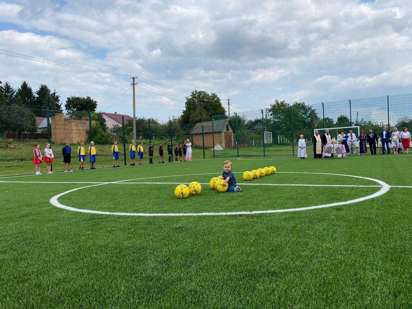 На Львівщині відкрили ще один майданчик із штучним покриттям