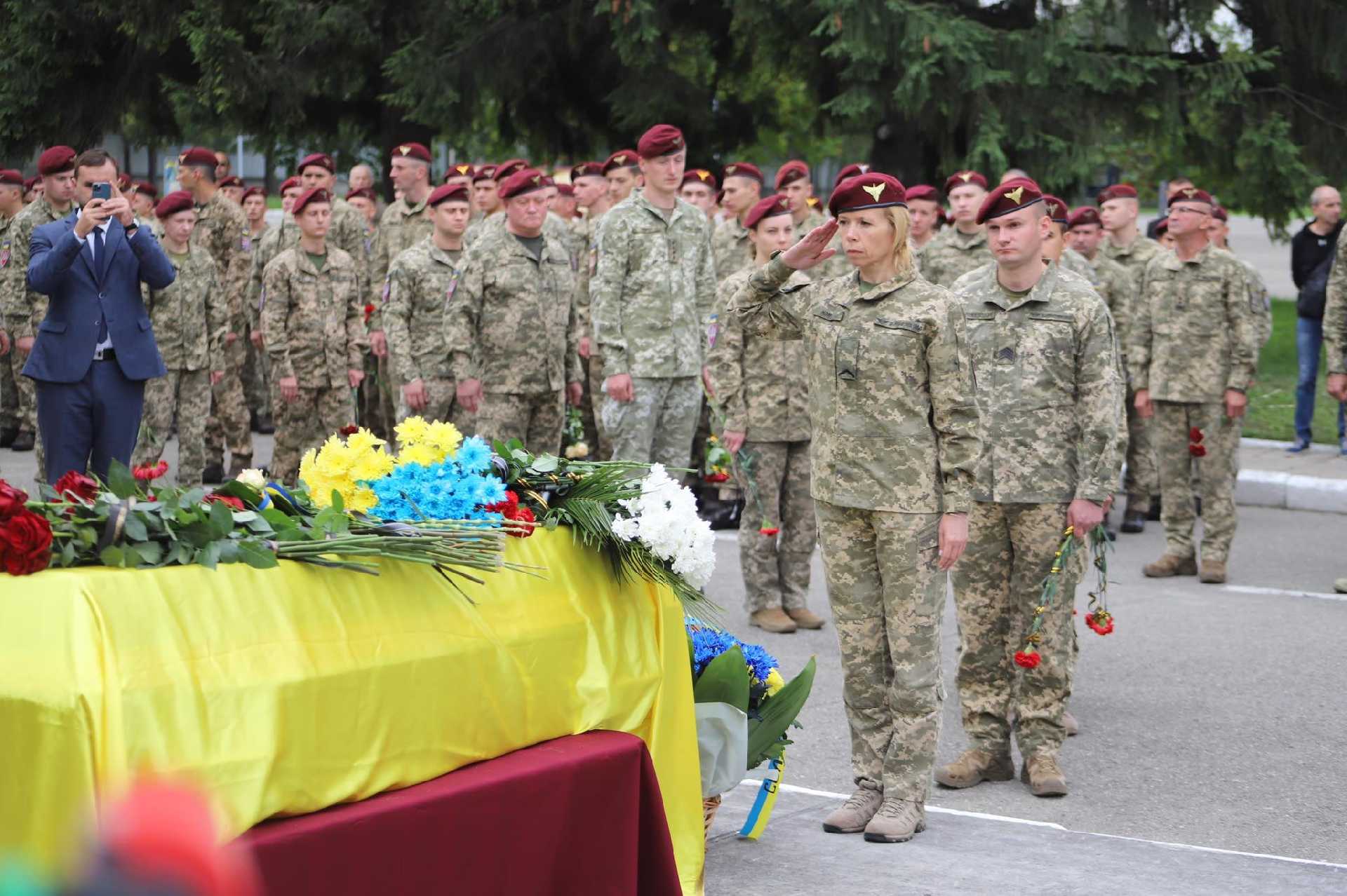 У селі Ванів перепоховали Героя російсько-української війни - Кіборга Дмитра Ґудзика...