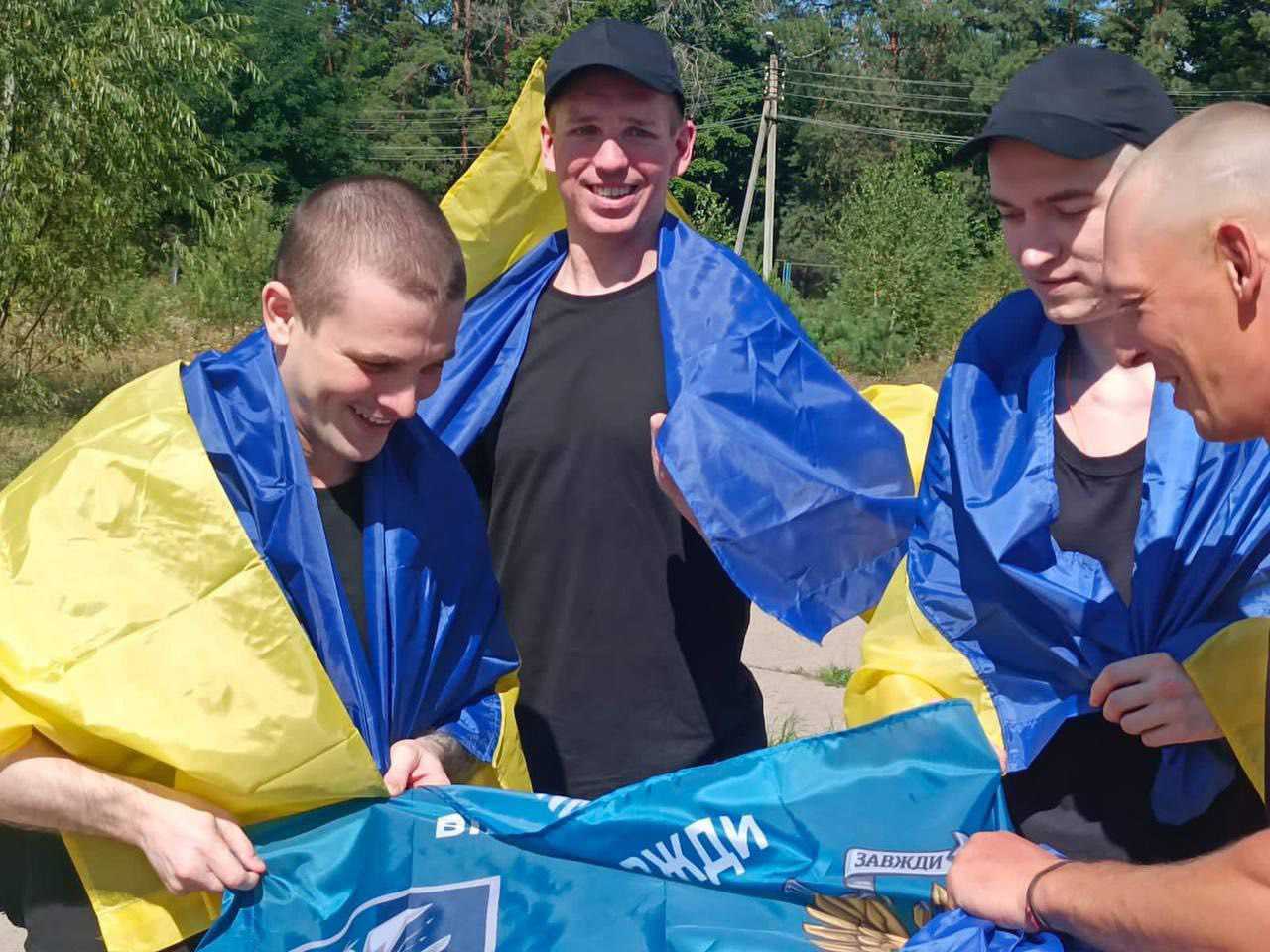 Ще 84 українці, наші воїни та цивільні, повертаються додому з російського полону