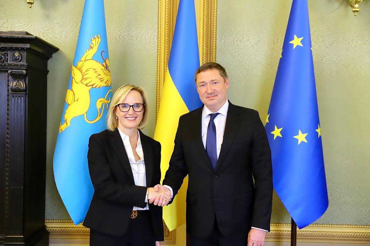 З робочим візитом на Львівщині перебуває тимчасова повірена у справах США в Україні Джулі С. Девіс