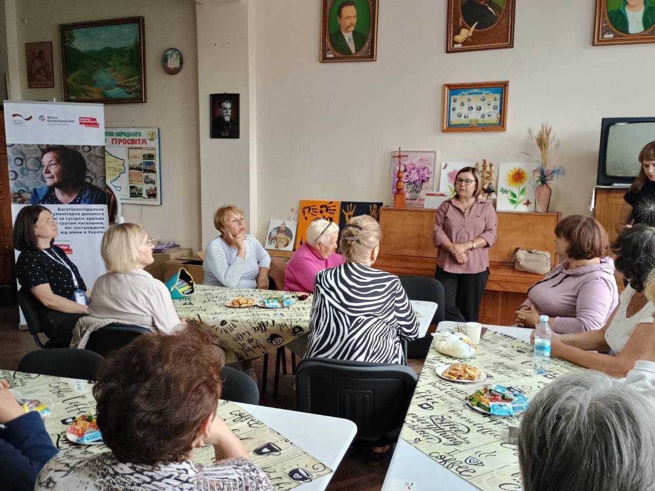 Координаційні центри продовжують допомагати людям