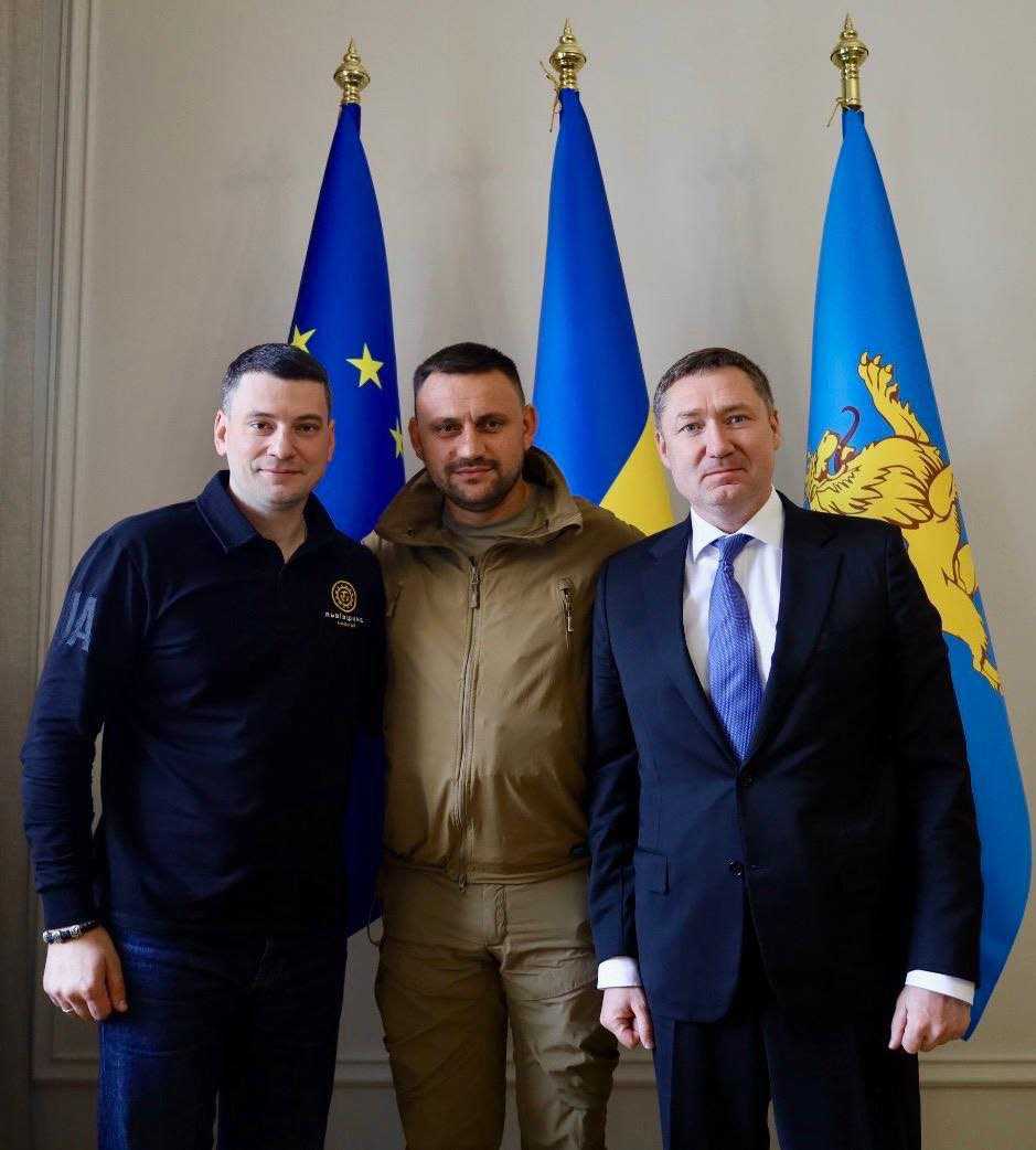 «Машини, які»: військові продовжують отримувати підсилення в межах збору на 100 мільйонів