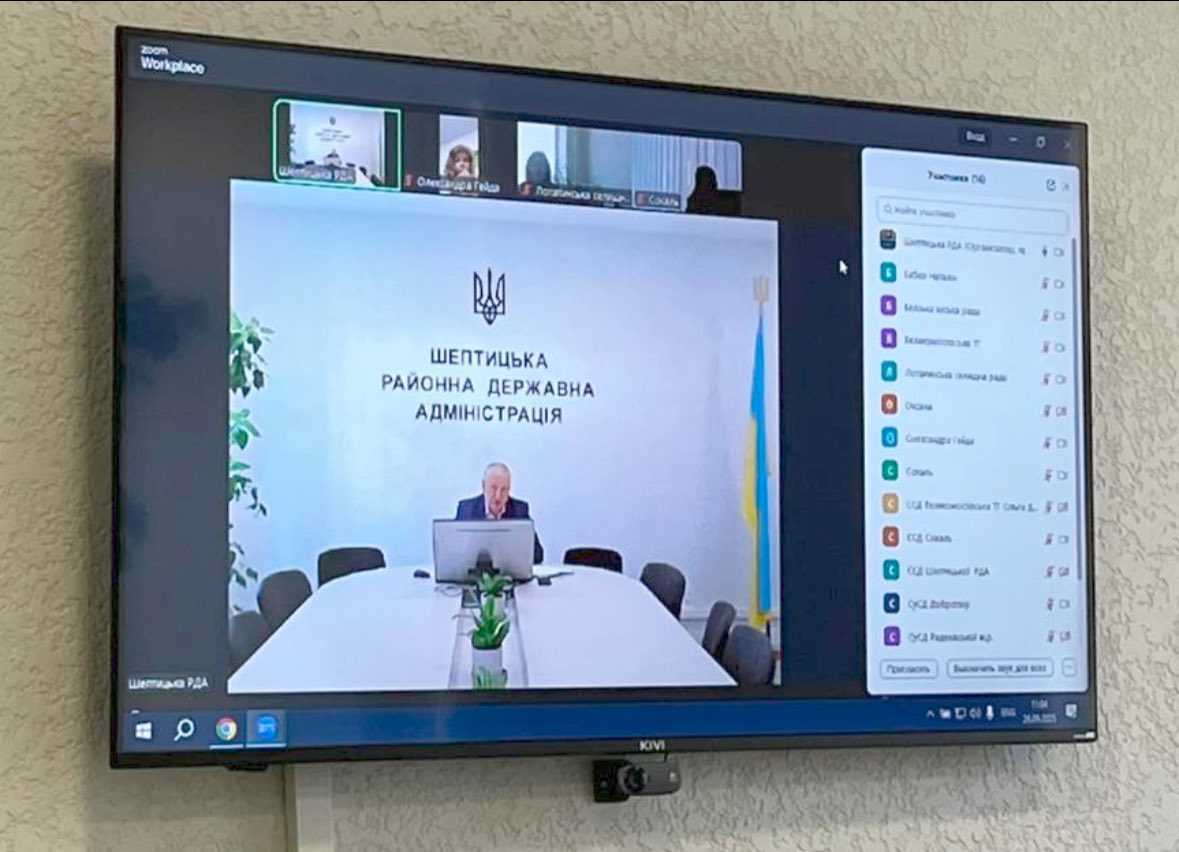 Сьогодні в адміністрації говорили про забезпечення належного проживання
та виховання дітей-сиріт