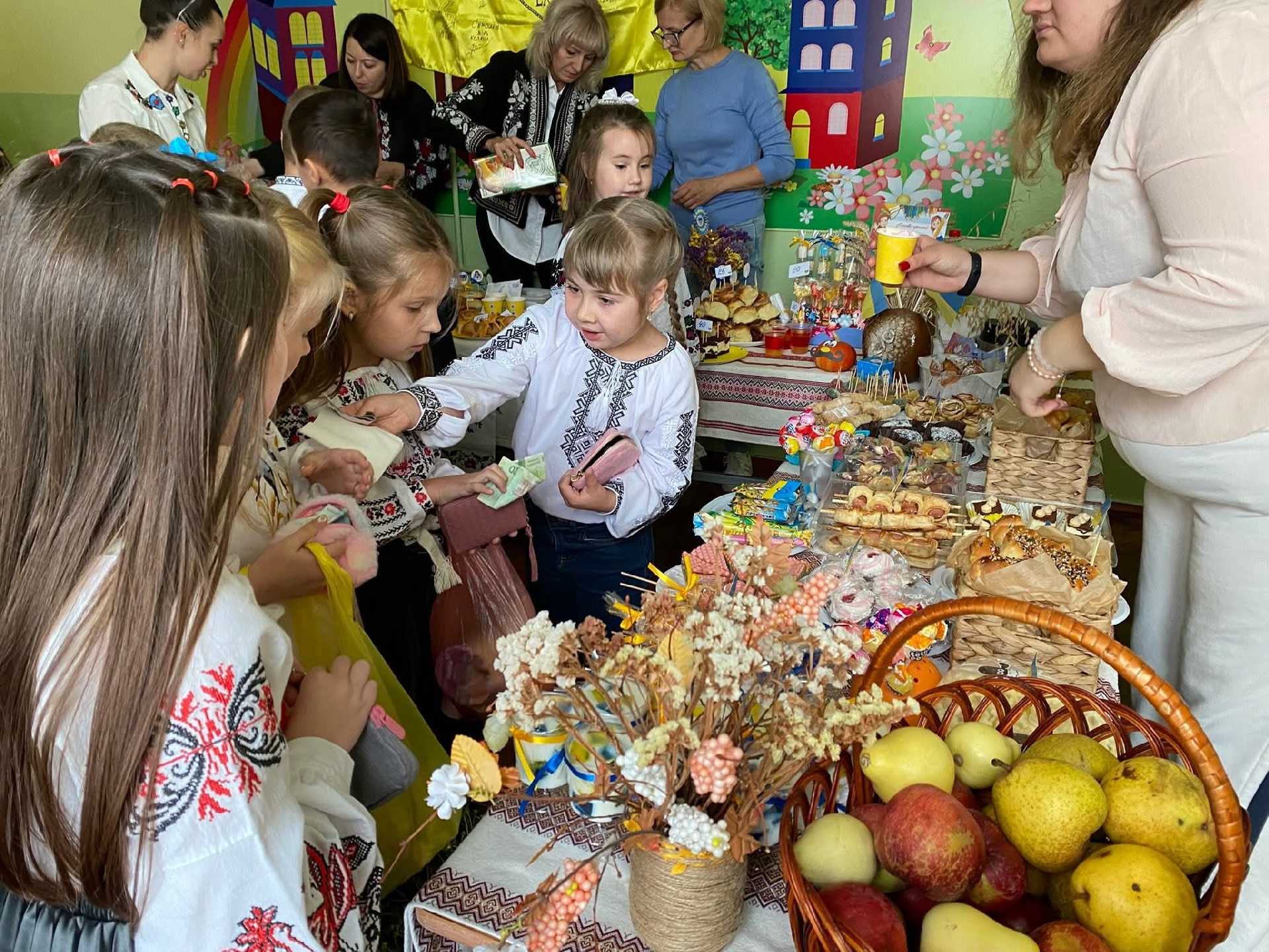 У Шептицькій школі на ярмарку зібрали понад 40 тис грн