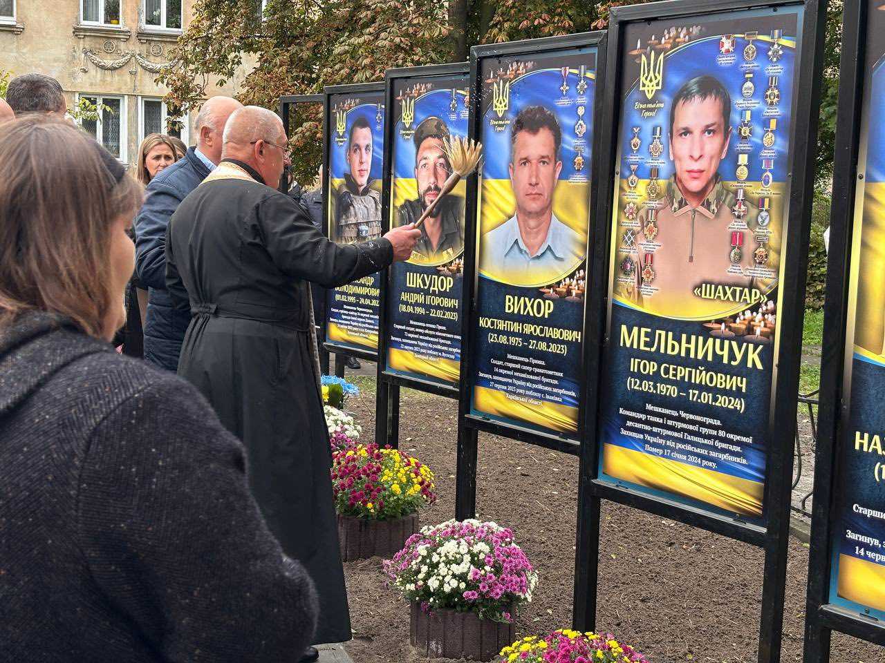 У селищі Гірник освятили Алею Героїв