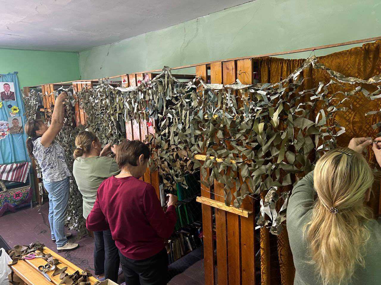 Безперервна робота берегинь Великомостівської громади спрямована на підтримку Захисників